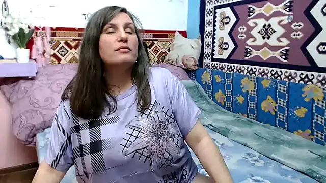 Adelinemilf online show from April 21, 2:45 pm