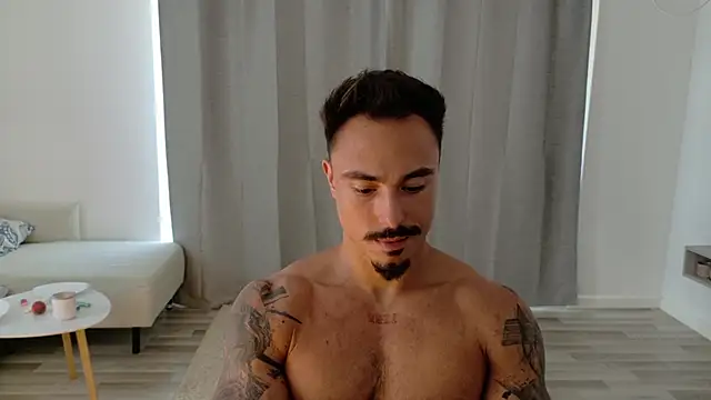 Snapshot of Master_Lukas chatting on June 19, 11:47 am Master Lukas online show from June 19, 11:47 am