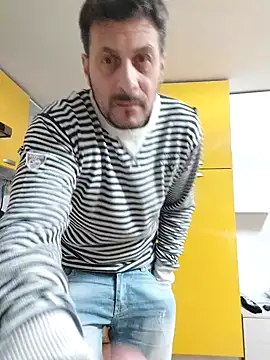 Snapshot of colosone chatting on February 18, 8:25 pm colosone online show from February 18, 8:25 pm