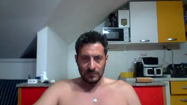 Snapshot of colosone chatting on April 28, 8:47 pm colosone online show from April 28, 8:47 pm