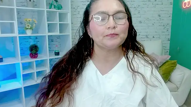 Snapshot of elena_milf1 chatting on January 8, 6:10 pm elena milf1 online show from January 8, 6:10 pm