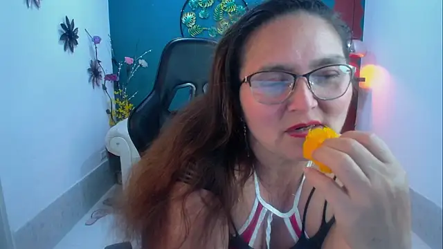 Snapshot of elena_milf1 chatting on January 14, 5:51 pm elena milf1 online show from January 14, 5:51 pm