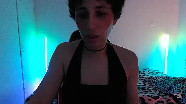 HoneyValentine online show from March 20, 8:35 pm