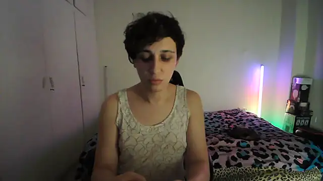 Snapshot of HoneyValentine chatting on June 13, 7:56 pm HoneyValentine online show from June 13, 7:56 pm