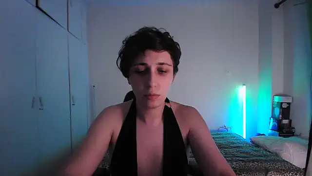 Snapshot of HoneyValentine chatting on June 20, 6:44 pm HoneyValentine online show from June 20, 6:44 pm