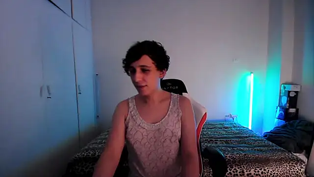 Snapshot of HoneyValentine chatting on June 21, 7:49 pm HoneyValentine online show from June 21, 7:49 pm