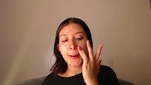 Snapshot of -Ivonnys chatting on February 9, 10:47 pm -Ivonnys online show from February 9, 10:47 pm