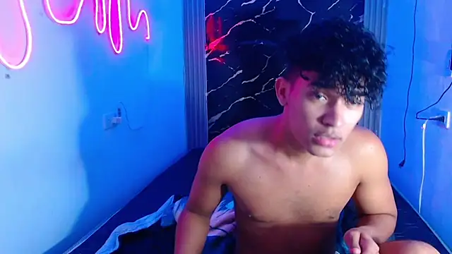 Snapshot of jamescurly00 chatting on March 1, 10:28 am jamescurly00 online show from March 1, 10:28 am