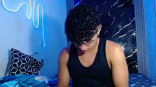 jamescurly00 online show from March 13, 7:59 am