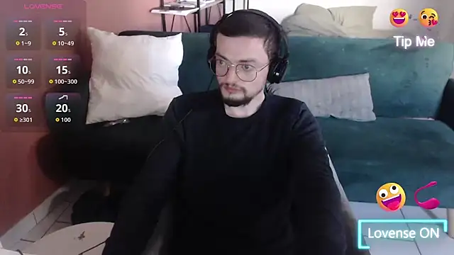 Snapshot of davidfrenchlove chatting on January 15, 12:21 pm davidfrenchlove online show from January 15, 12:21 pm