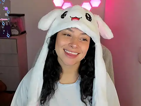 Snapshot of emillyaqua chatting on February 3, 10:15 pm emillyaqua online show from February 3, 10:15 pm