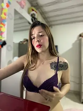 NatalyPinky online show from April 12, 12:04 am