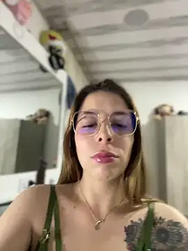 NatalyPinky online show from May 15, 11:56 pm