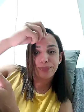 ofjuliaa online show from May 7, 3:34 am