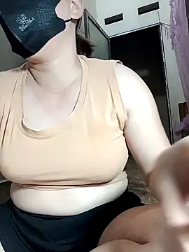 Lyna sexy24 online show from April 11, 10:25 pm