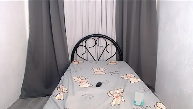 Snapshot of DivineCandy chatting on July 21, 4:59 am DivineCandy online show from July 21, 4:59 am