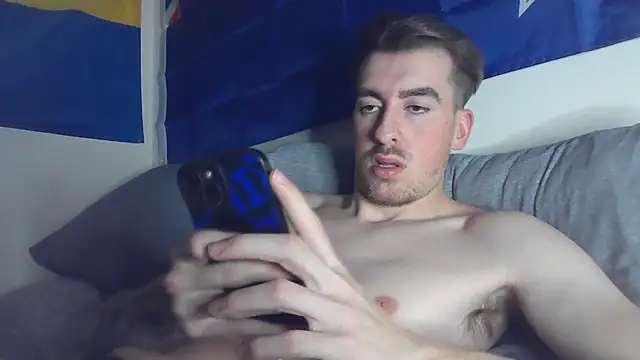 Snapshot of essexboy_2002 chatting on January 13, 11:43 pm essexboy 2002 online show from January 13, 11:43 pm