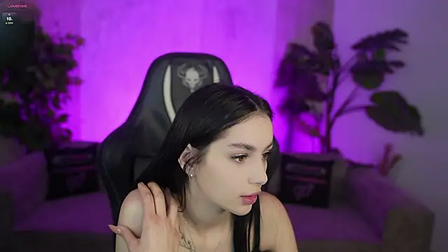 Snapshot of Mila_Rose054 chatting on February 8, 11:24 am Mila Rose054 online show from February 8, 11:24 am