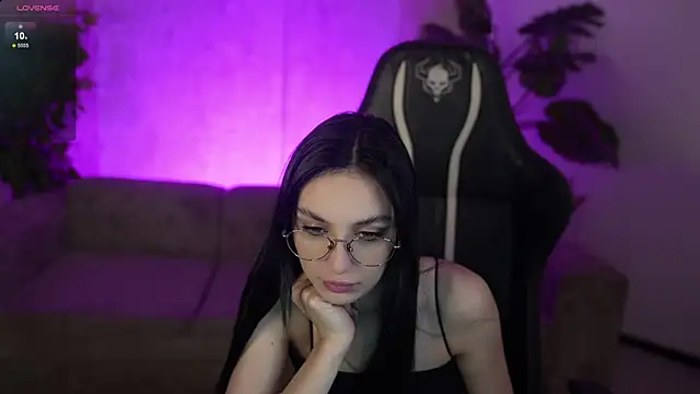 Snapshot of Mila_Rose054 chatting on February 25, 8:02 am Mila Rose054 online show from February 25, 8:02 am