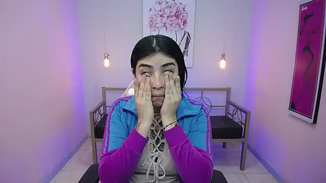 Snapshot of Adri_gomez_x chatting on June 23, 12:36 pm Adri gomez x online show from June 23, 12:36 pm