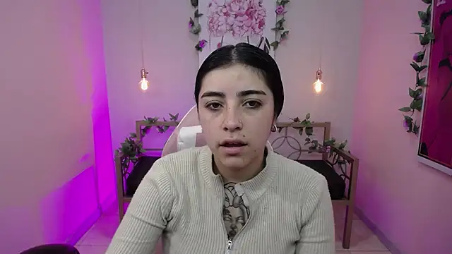 Snapshot of Adri_gomez_x chatting on June 30, 1:12 pm Adri gomez x online show from June 30, 1:12 pm