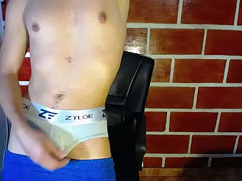 Snapshot of thomson_maxxi chatting on January 6, 7:39 pm thomson maxxi online show from January 6, 7:39 pm