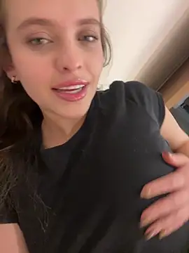 Snapshot of MARiana2619 chatting on February 20, 5:04 am MARiana2619 online show from February 20, 5:04 am