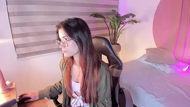 Snapshot of scarlett_rosse_x chatting on January 12, 2:22 pm scarlett rosse x online show from January 12, 2:22 pm