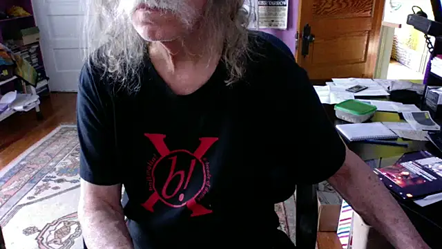 Snapshot of LickYourYoni chatting on May 21, 8:27 pm LickYourYoni online show from May 21, 8:27 pm