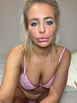 Snapshot of AliceDx chatting on February 19, 9:11 pm AliceDx online show from February 19, 9:11 pm