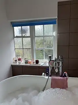 Snapshot of AliceDx chatting on February 21, 11:00 am AliceDx online show from February 21, 11:00 am