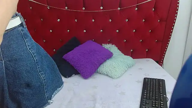Snapshot of sofiaspring chatting on April 30, 4:46 pm sofiaspring online show from April 30, 4:46 pm