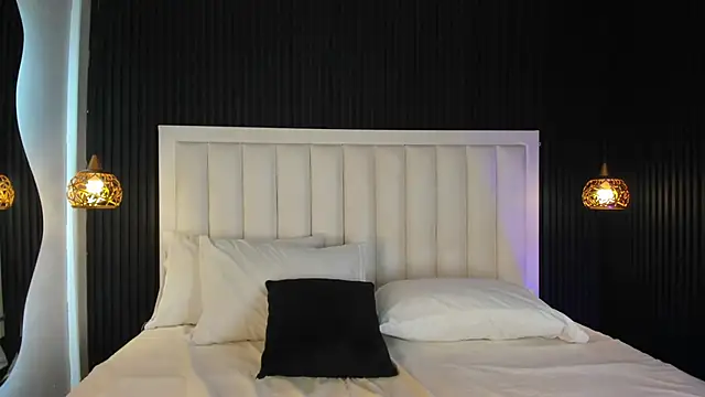 PandoraMiller online show from April 17, 5:16 pm