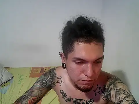Snapshot of steffandjoshh420 chatting on March 18, 3:31 am steffandjoshh420 online show from March 18, 3:31 am