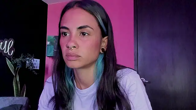 Snapshot of azula_lillet chatting on February 9, 8:57 pm azula lillet online show from February 9, 8:57 pm