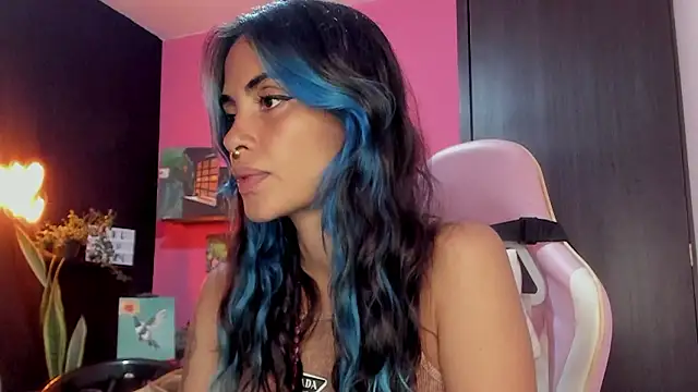 Snapshot of azula_lillet chatting on February 14, 11:45 pm azula lillet online show from February 14, 11:45 pm