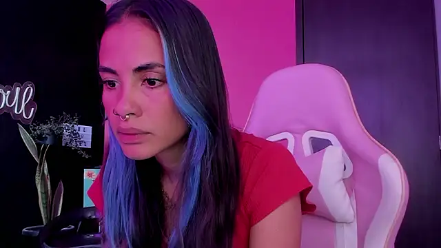 Snapshot of azula_lillet chatting on February 20, 3:56 pm azula lillet online show from February 20, 3:56 pm