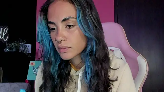 Snapshot of azula_lillet chatting on February 24, 8:29 pm azula lillet online show from February 24, 8:29 pm