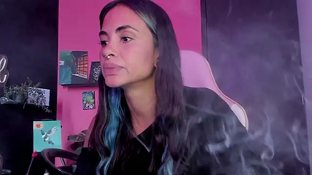 Snapshot of azula_lillet chatting on March 3, 9:10 pm azula lillet online show from March 3, 9:10 pm