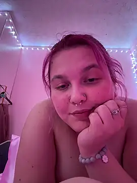 Snapshot of NeedyQueen chatting on April 2, 6:44 am NeedyQueen online show from April 2, 6:44 am