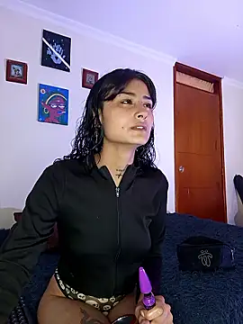 Snapshot of Lili_clan10 chatting on January 7, 3:47 pm Lili clan10 online show from January 7, 3:47 pm