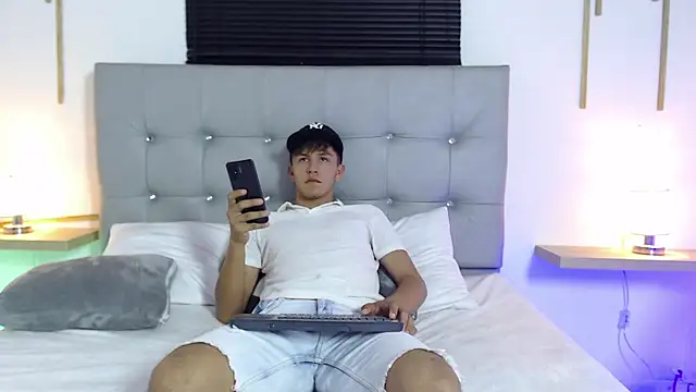 Snapshot of johnny_blake_ chatting on January 18, 4:27 am johnny blake online show from January 18, 4:27 am