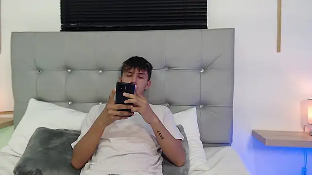 Snapshot of johnny_blake_ chatting on January 19, 12:03 am johnny blake online show from January 19, 12:03 am