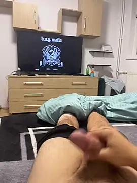 Snapshot of robiggestdick chatting on July 28, 9:58 pm robiggestdick online show from July 28, 9:58 pm