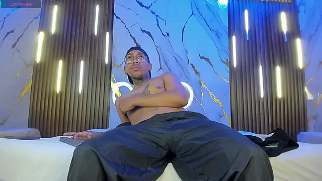 ThiagoBerry online show from February 22, 11:20 am