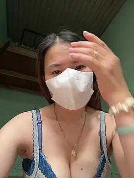 Snapshot of July-love chatting on February 6, 7:02 am July-love online show from February 6, 7:02 am