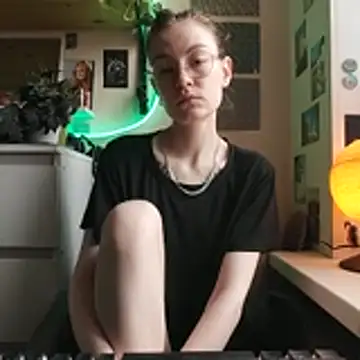 Snapshot of Shy_Bamby chatting on March 2, 10:33 am Shy Bamby online show from March 2, 10:33 am