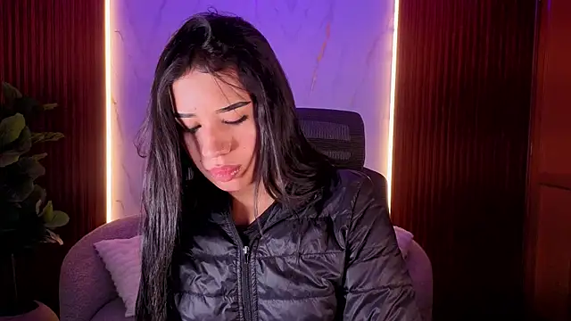 zoevg online show from April 10, 12:10 pm