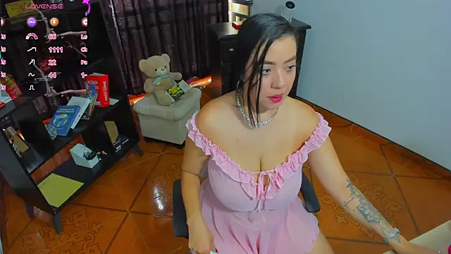 SophiiaRios  online show from April 4, 1:19 pm