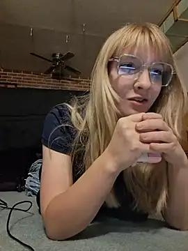 Snapshot of BunnySnowFlake chatting on June 12, 2:32 am BunnySnowFlake online show from June 12, 2:32 am